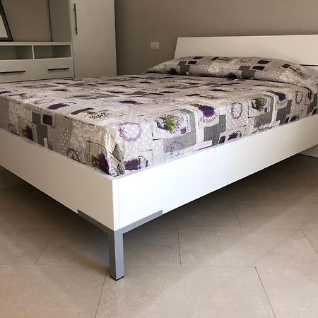 Mali I Robit Beachfront Apartment Golem  Exterior foto